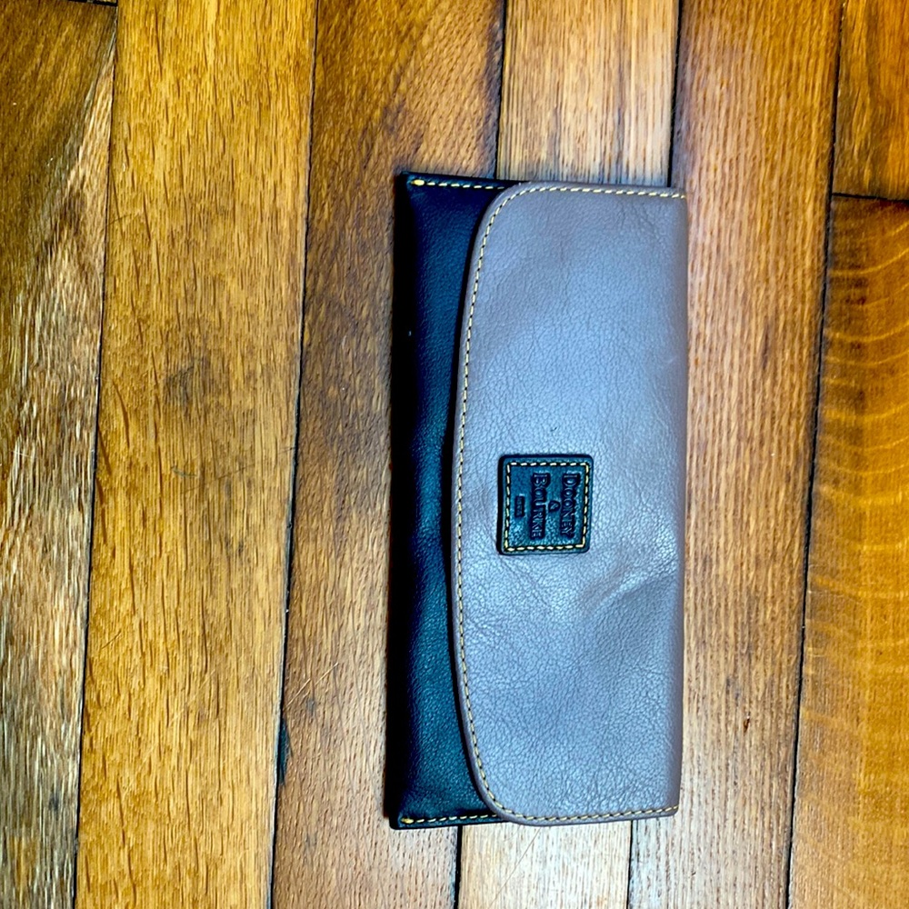 Dooney and Bourke wallet